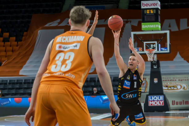 场上取得更 场上取得更